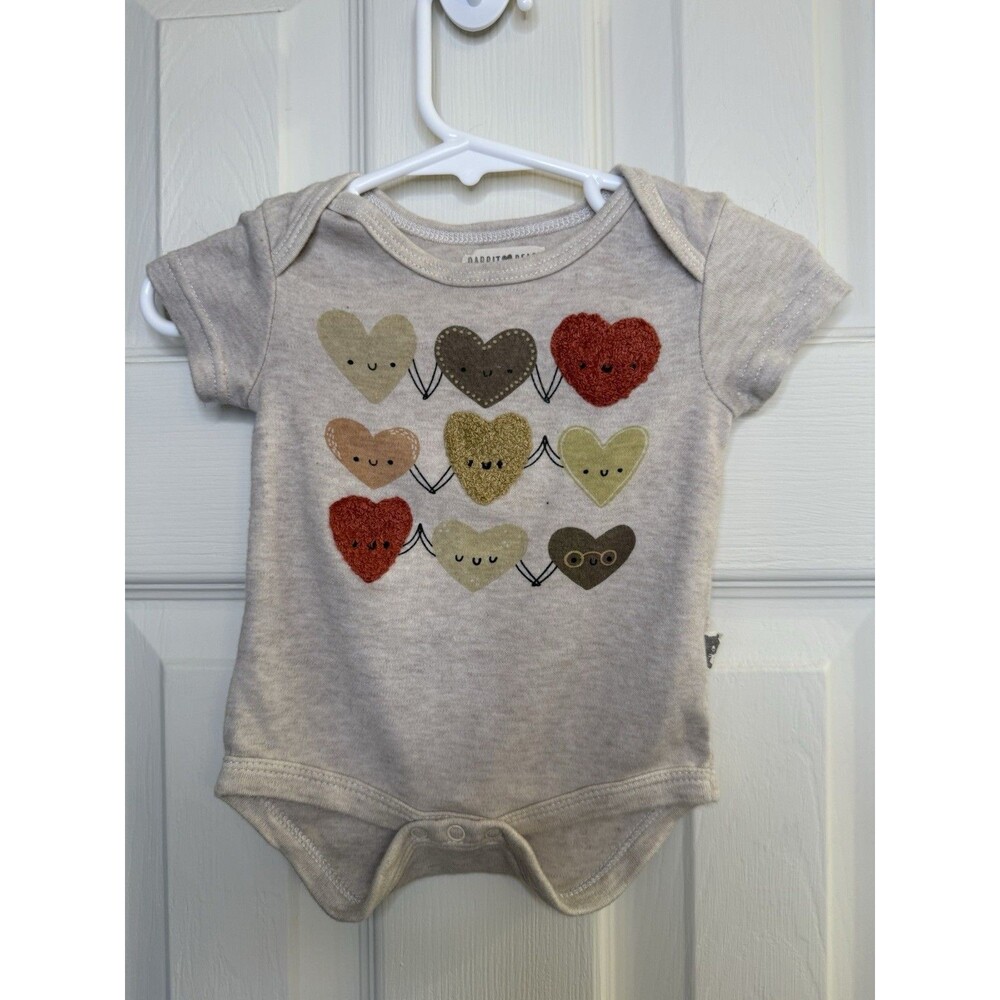 Rabbit + Bear Baby Bodysuit 0–3 Months Short Sleeve Hearts Beige Emily & Oliver